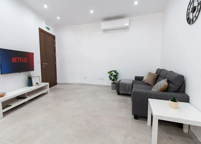 Sandstone Apartment 19